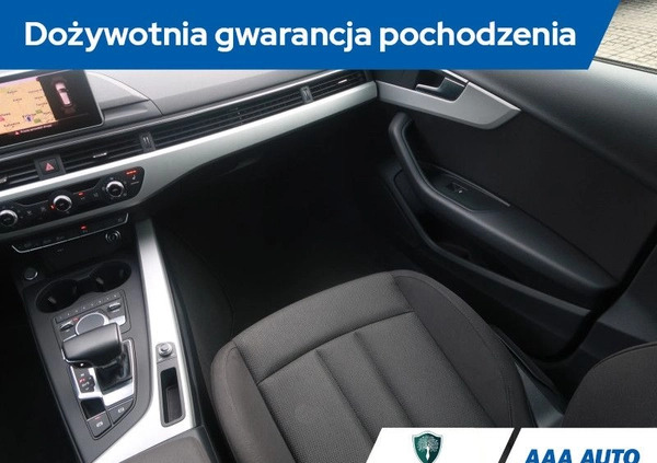 Audi A4 cena 96000 przebieg: 71971, rok produkcji 2018 z Kraków małe 326